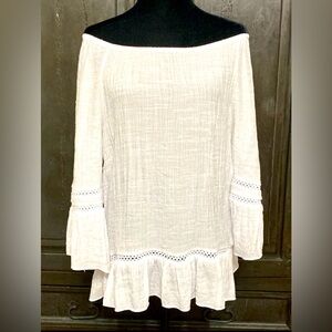Counterparts Over the shoulder White tunic top with flowing sleeves - Size Med.